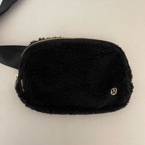 Brand new lululemon everywhere fleece belt bag in black